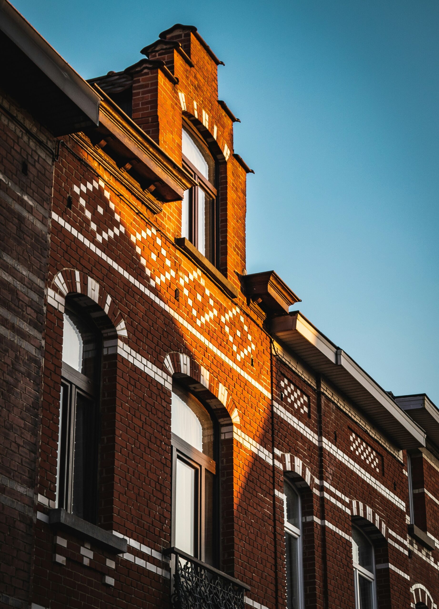 bat facade soleil gary gaspar hg36m8xul78 unsplash